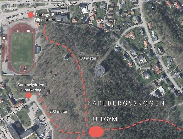 Karta som visar vägen till utegymmet i Karlbergsskogen från två bilparkeringar.